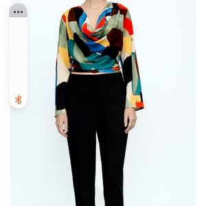 FLOWY NECKLINE PRINTED TOP